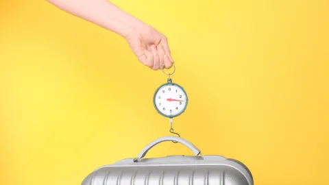 How to Tell if your Luggage is Over 50 Pounds Without a Scale