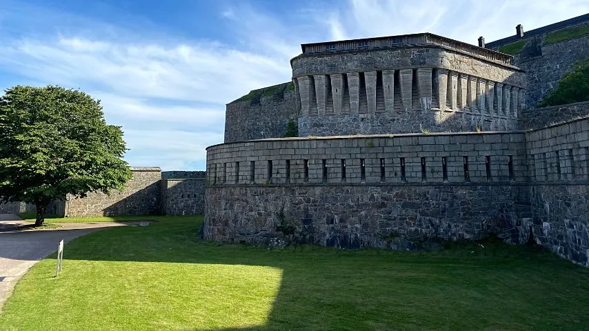 After eating a hearty meal in one of the many restaurants in Marstrand, visit the 17th-century fortress of Carlsten