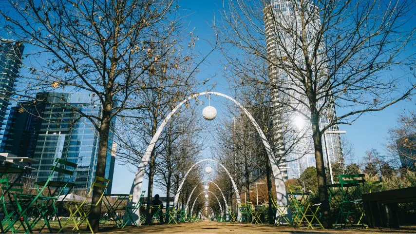 Another great place to visit when you're single and living in Oak Lawn, Dallas, is the Klyde Warren Park