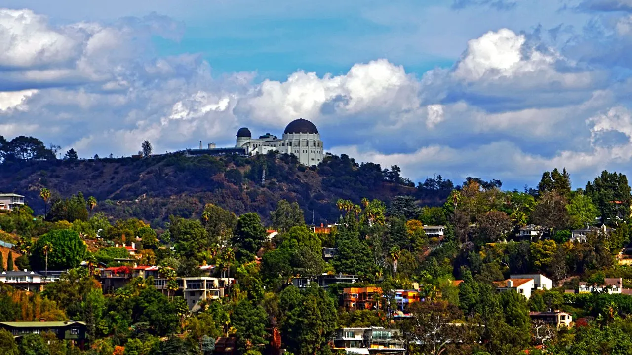 For those singles who love to go on horseback riding, hiking, and other outdoor activities, Los Feliz is the best place for you in Los Angeles