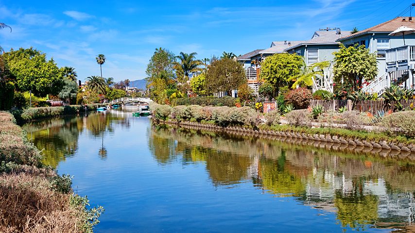 If you're single and looking for a waterfront neighborhood to live in Los Angeles, Venice is your best bet