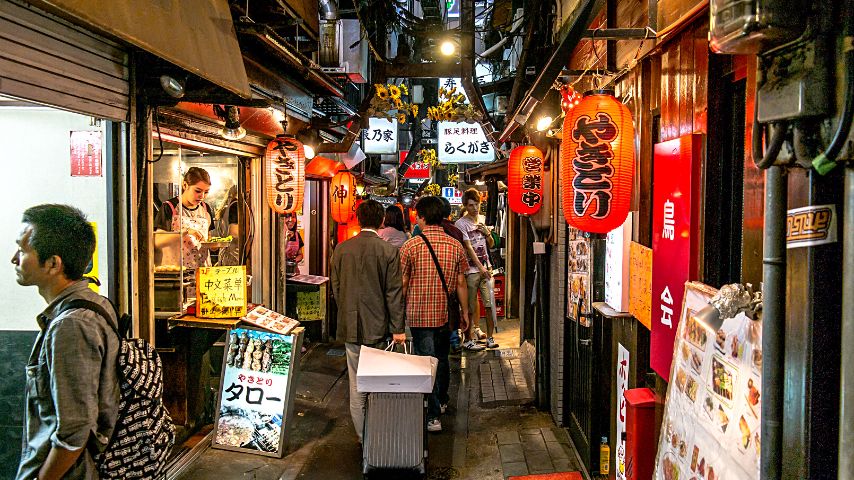 Aside from shopping, Tokyo is a great place to live in due to its numerous sushi bars and restaurants.