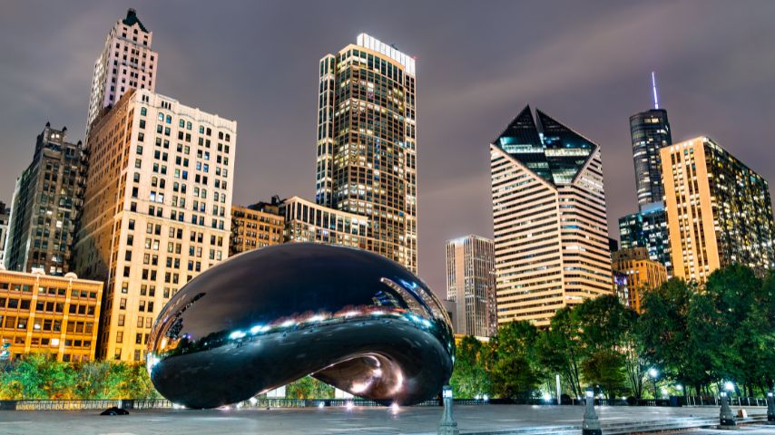 Cloud Gate or The Bean, is the main attraction of Millenium Park in Chicago downtown.