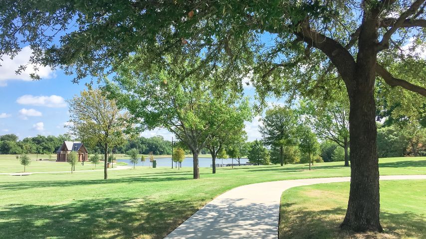 Coppell is a family-friendly neighborhood with lots of parks, trails, and areas for outdoor activities. 