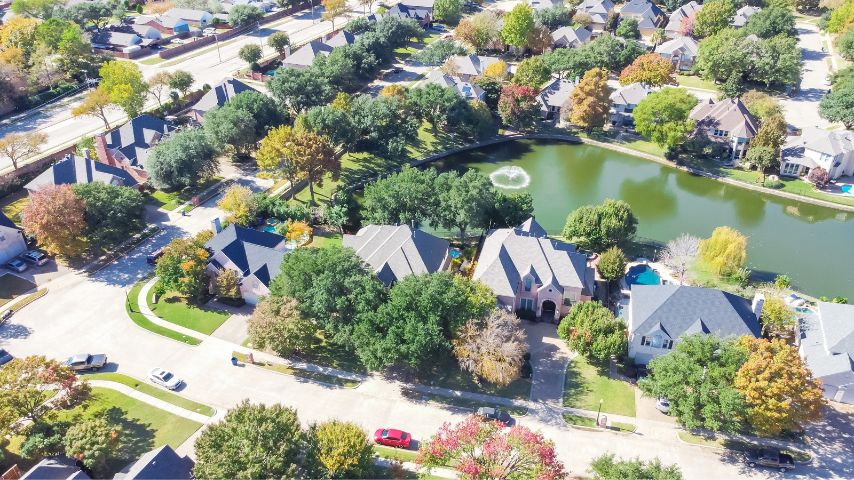Coppell is a family-friendly suburb with easy access to the DFW airport, Las Colinas and the North Dallas Business Centers.