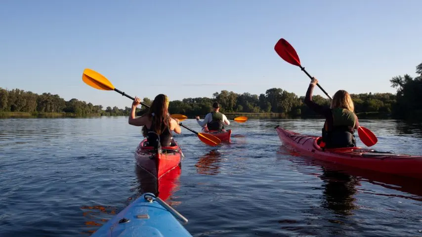 Lakewood's proximity to White Rock Lake provides opportunities for water activities like kayaking.