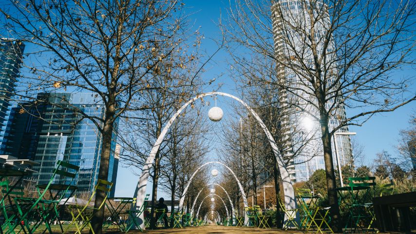 The Klyde Warren Park connects Downtown Dallas to Uptown Dallas.