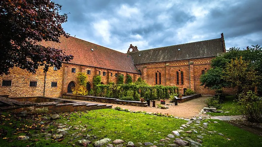 You can find in Ystad the Greyfriars Abbey, one of the best-preserved Swedish monasteries established in the 1200s by the Franciscans.
