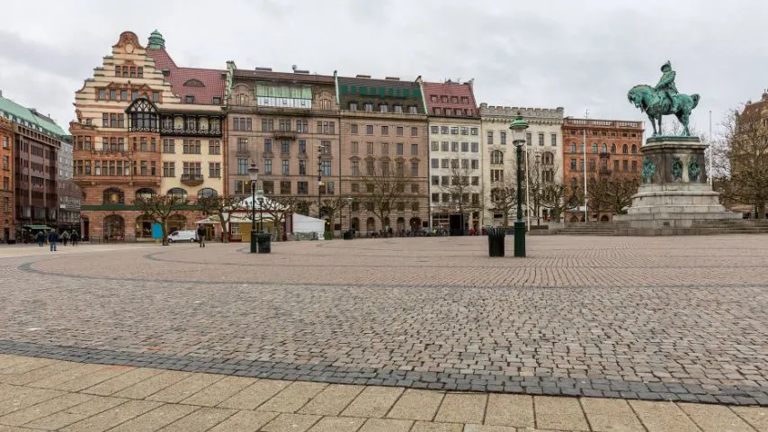 Stortorget is the oldest square in the city and used to be the biggest market square in Northern Europe, covering an area of 26,000 feet