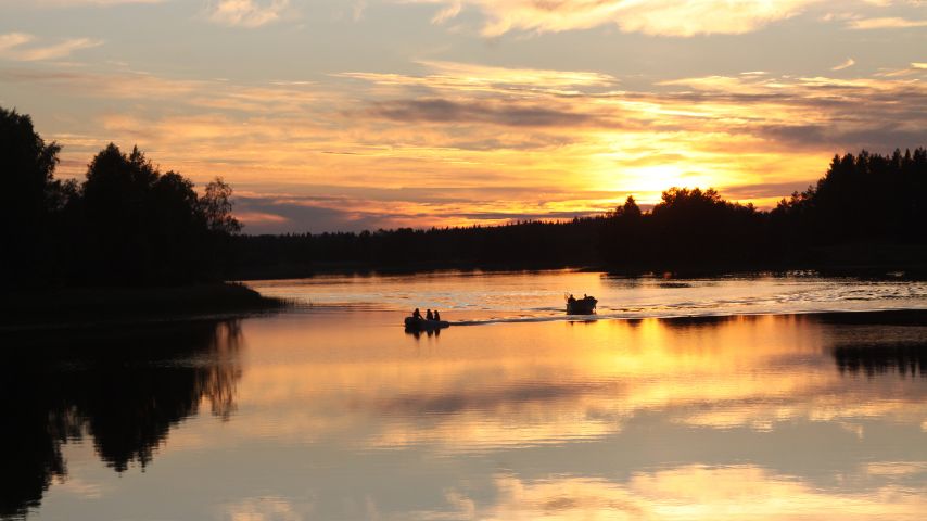 The Swedish Lapland is the best place to be if you want to experience the magic of the Midnight Sun.