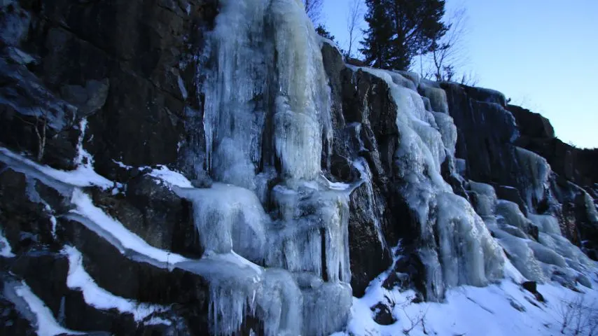 The dramatic landscape of Höga Kusten was brought about by the last Ice Age, and the resulting geological shifts in the land.